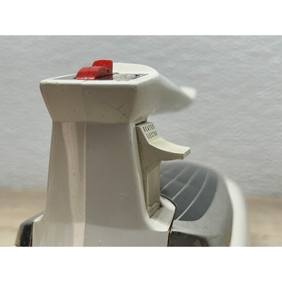 Vintage 1960s General Electric Portable 3 Speed Hand Electric Mixer Model 20M47 - Picture 11 of 16